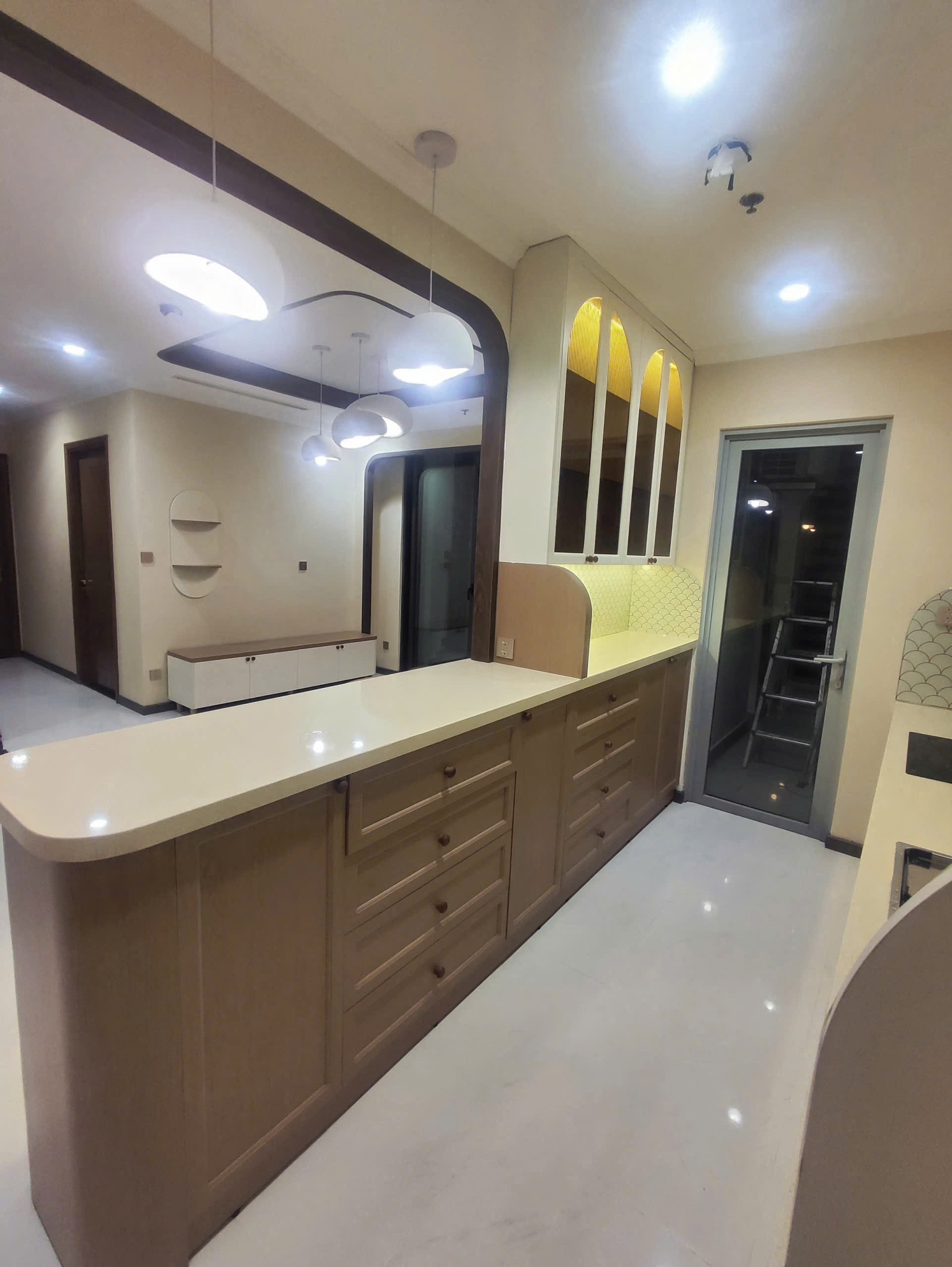 bố trí nội thất - Bàn làm việc sáng tạo nội dung và tối ưu hóa bài viết chuyên sâu - CÔNG TY TNHH THIẾT KẾ & THI CÔNG NỘI THẤT PHƯƠNG THẢO